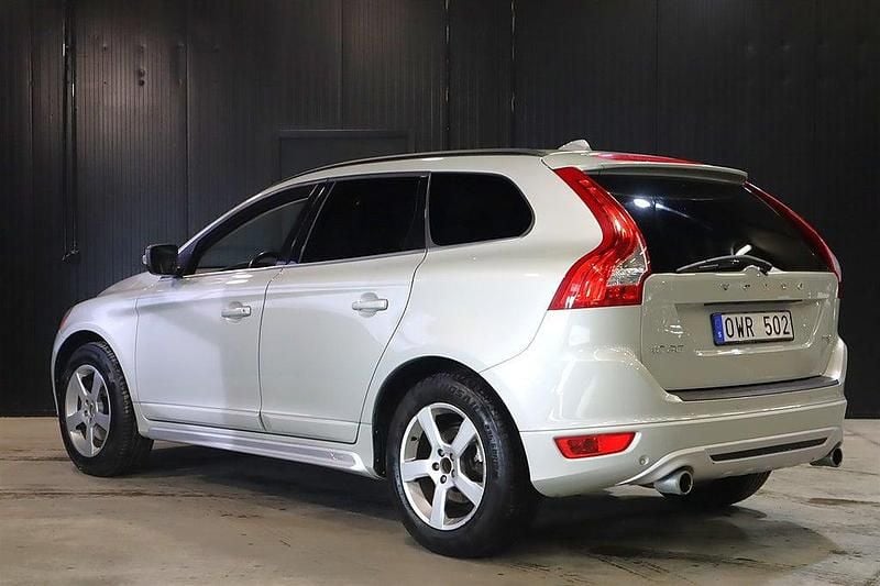 Begagnad Volvo XC60 R-Design 163 HK (119 kW) 2011 Vit SUV