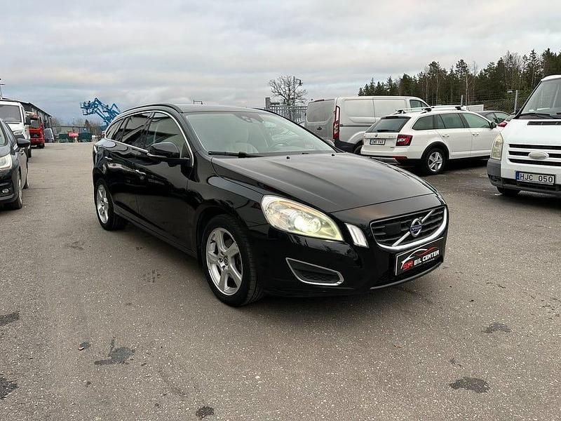 Begagnad Volvo V60 Momentum 116 HK (85 kW) 2012 Svart Kombi