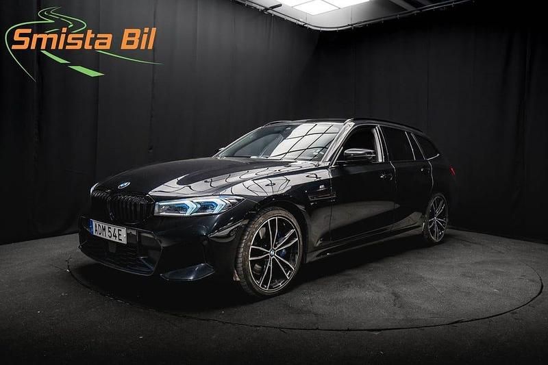 Svart Begagnad 2023 BMW 330 M Sport Kombi | 449 900 kr - Bild 1/3