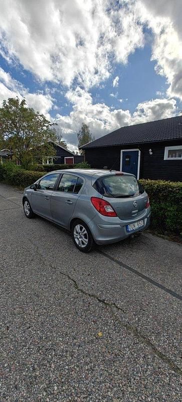 Grå Begagnad 2012 Opel Corsa Enjoy Halvkombi | 30 500 kr (Bra pris) - Bild 1/3