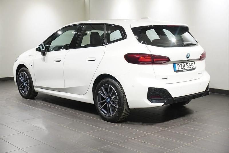 Begagnad BMW 225 Active Tourer M Sport 136 HK (100 kW) 2025 Alpinvit Minibuss