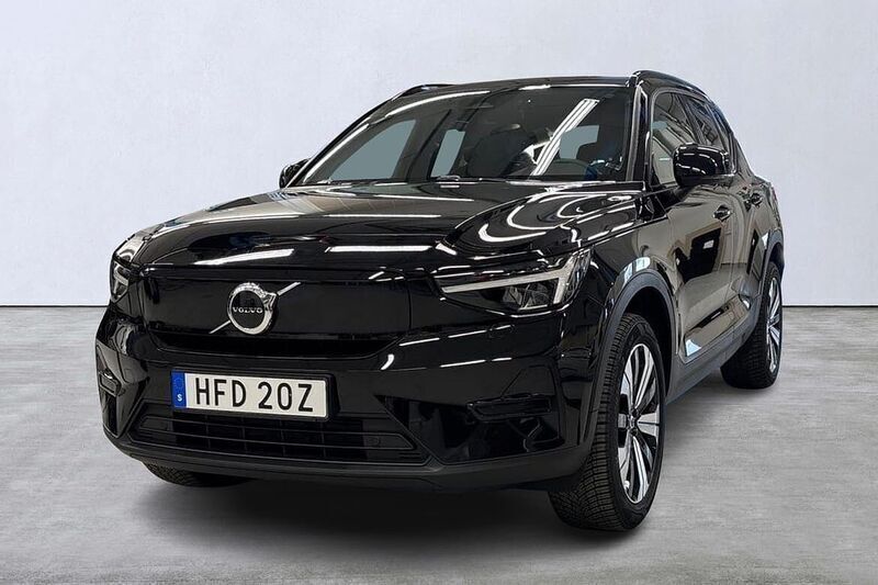 Svart Begagnad 2022 Volvo XC40 Core SUV | 359 900 kr - Bild 1/4