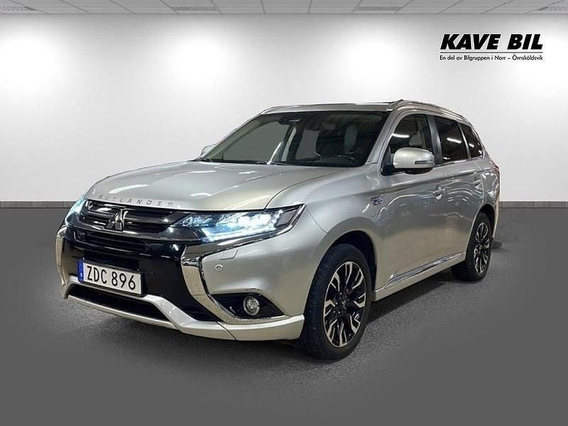 Silver Begagnad 2017 Mitsubishi Outlander P-HEV SUV | 219 900 kr (Marknadspris) - Bild 1/4