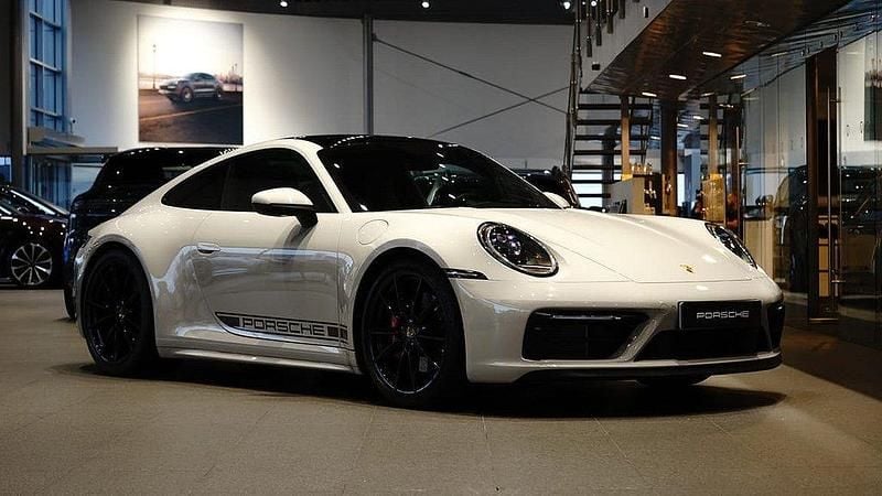 Ljusgrå Begagnad 2019 Porsche 911 Carrera S Sportkupé | 1 329 000 kr (Lite dyr) - Bild 1/4