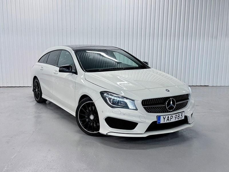 Vit Begagnad 2016 Mercedes CLA220 AMG Sedan | 184 500 kr (Bra pris) - Bild 1/4