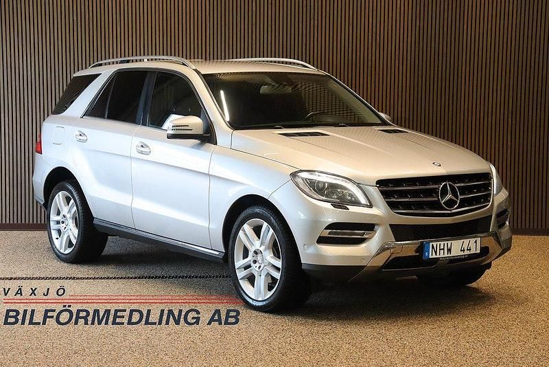 Silver (silvermetallic) Begagnad 2013 Mercedes ML350 SUV | 179 000 kr (Lite dyr) - Bild 1/4