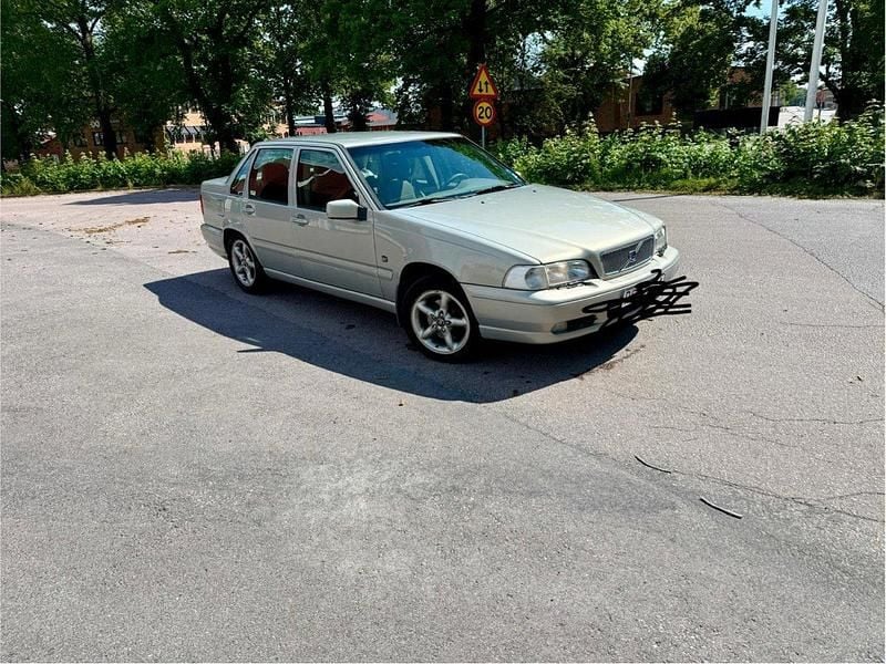 Grå Begagnad 2000 Volvo S70 Sedan | 25 500 kr (Bra pris) - Bild 1/3