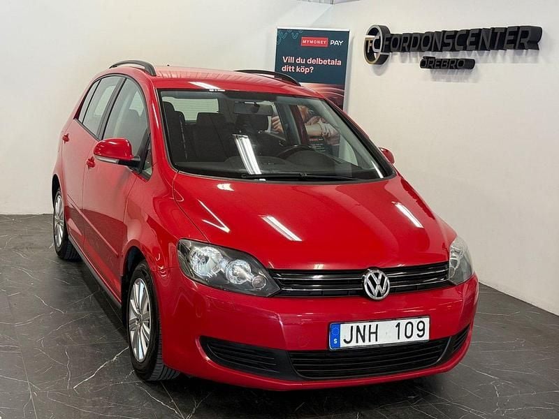 Röd Begagnad 2013 VW Golf VII Halvkombi | 49 900 kr (Superpris) - Bild 1/4