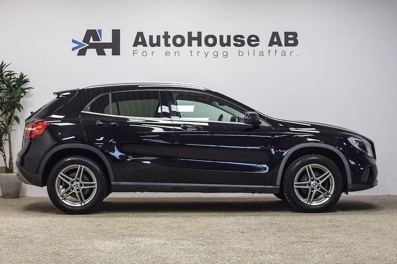 Begagnad Mercedes GLA200 Urban 156 HK (114 kW) 2018 Svart SUV