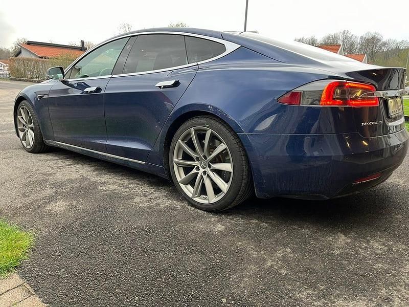Begagnad Tesla Model S 386 kW (525 HK) 2018 Halvkombi