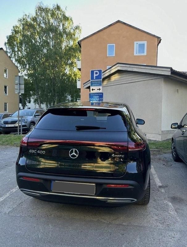 Svart Begagnad 2020 Mercedes EQC400 SUV | 200 000 kr - Bild 1/4