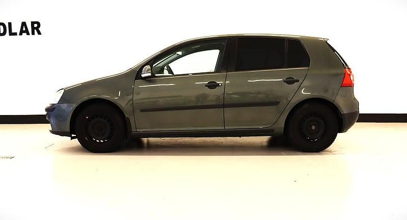 Begagnad VW Golf IV 102 HK (75 kW) 2005 Grön Halvkombi