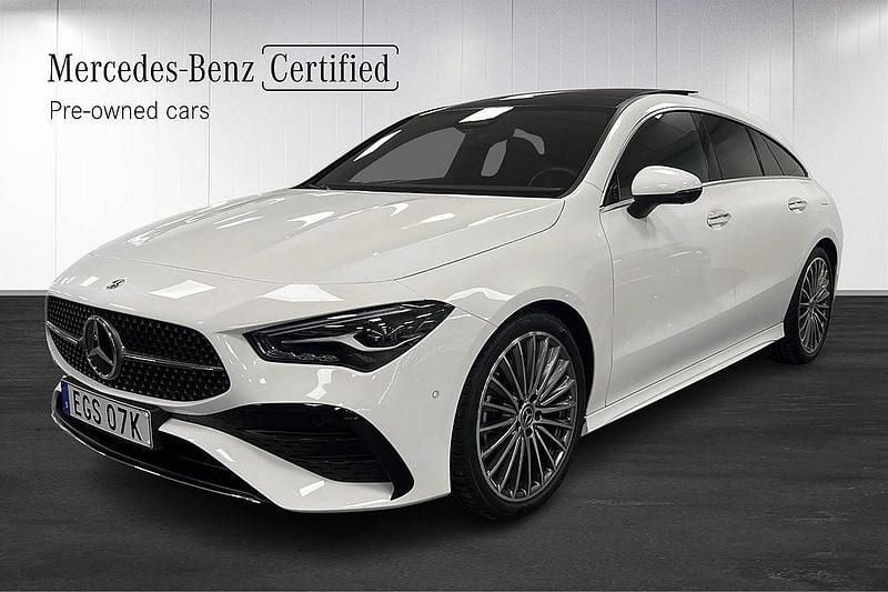 Vit Begagnad 2024 Mercedes CLA200 Shooting Brake Advanced Plus Kombi | 389 000 kr (Marknadspris) - Bild 1/4