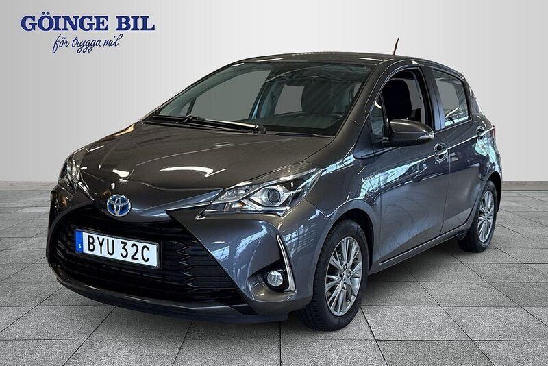 Mörkgrå Begagnad 2019 Toyota Yaris Hybrid Halvkombi | 164 000 kr (Marknadspris) - Bild 1/3