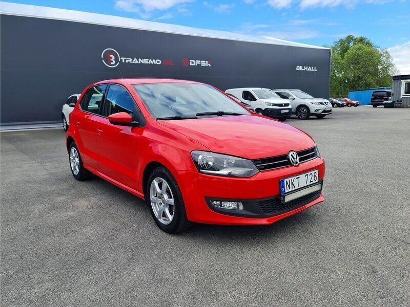 Röd Begagnad 2013 VW Polo Halvkombi | 49 000 kr (Marknadspris) - Bild 1/4