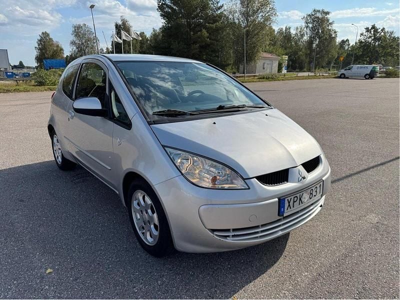 Silver Begagnad 2006 Mitsubishi Colt Halvkombi | 14 000 kr (Bra pris) - Bild 1/4