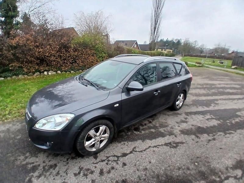 Grå Begagnad 2009 Kia Ceed Sportswagon EX Kombi | 19 500 kr (Marknadspris) - Bild 1/4