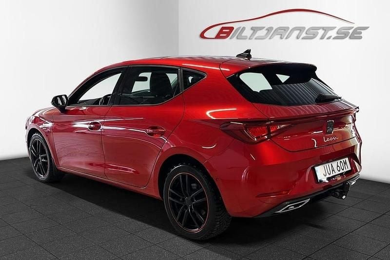 Begagnad Seat Leon FR 207 HK (152 kW) 2021 Röd Halvkombi