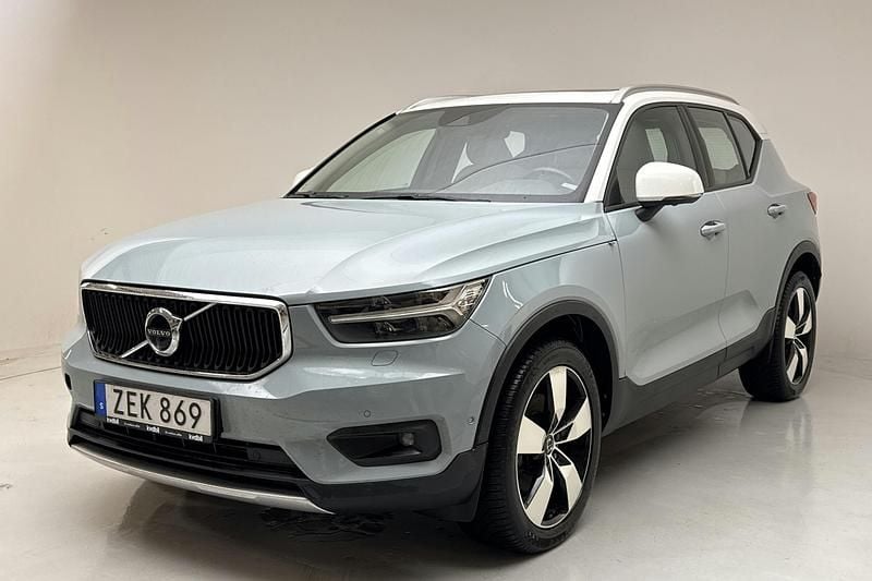 Ljusblå Begagnad 2018 Volvo XC40 Momentum SUV | 249 000 kr (Superpris) - Bild 1/4