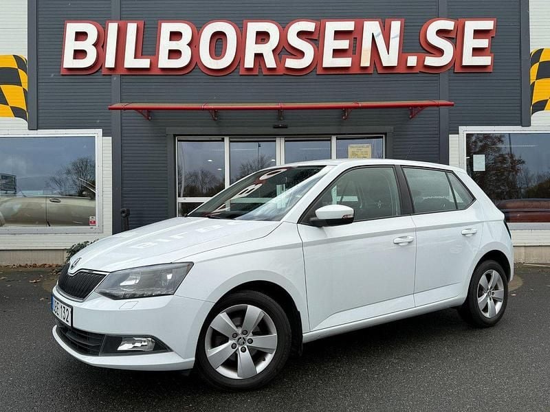 Vit Begagnad 2017 Skoda Fabia Style Halvkombi | 119 000 kr (Marknadspris) - Bild 1/4