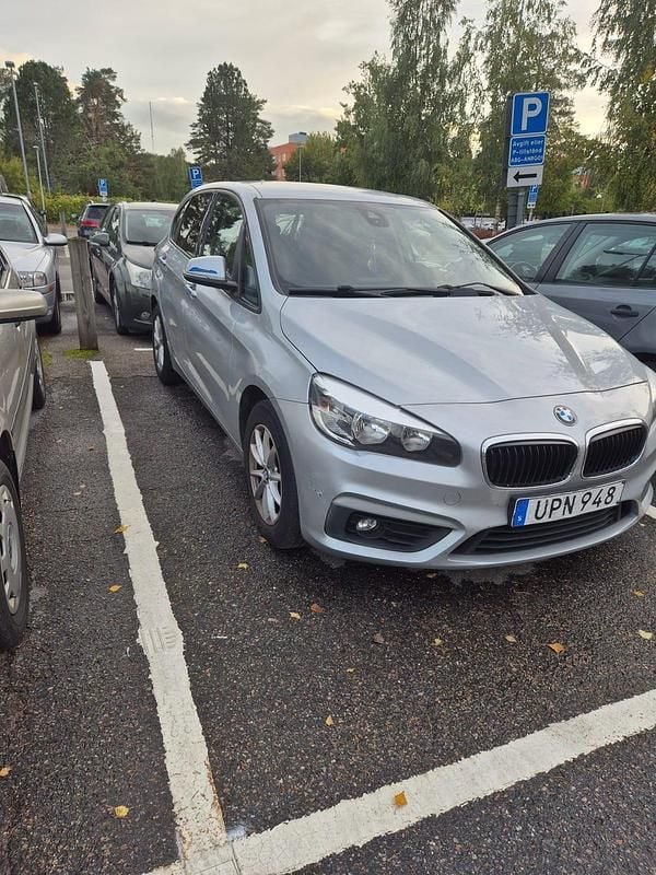 Begagnad 2015 BMW 218 Active Tourer Minibuss | 131 000 kr (Lite dyr) - Bild 1/4
