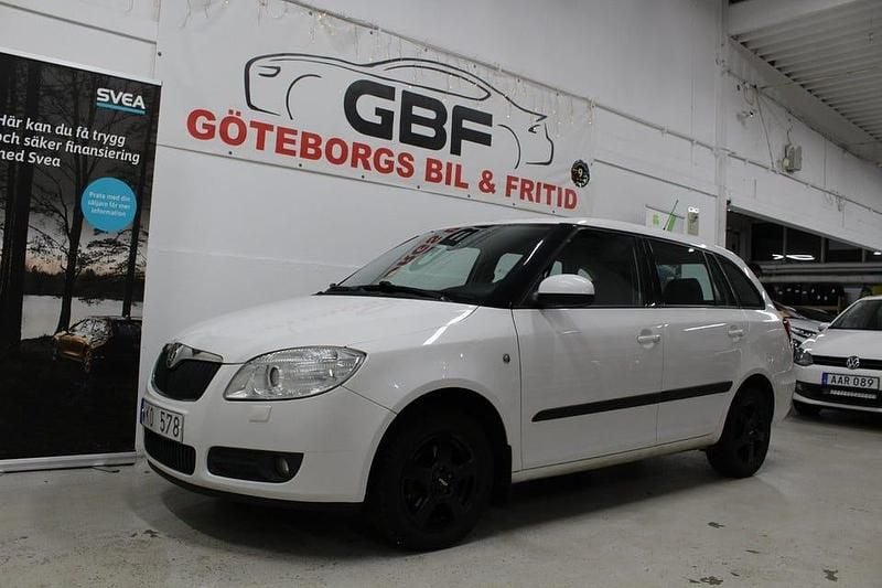Vit Begagnad 2010 Skoda Fabia Kombi | 39 900 kr (Marknadspris) - Bild 1/4
