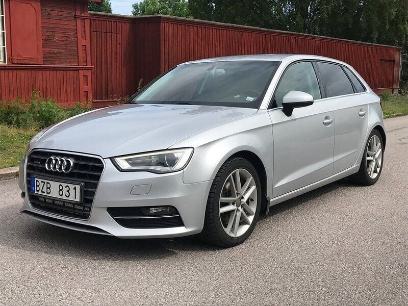 Silver Begagnad 2013 Audi A3 Sportback Ambition Halvkombi | 129 600 kr (Marknadspris) - Bild 1/4