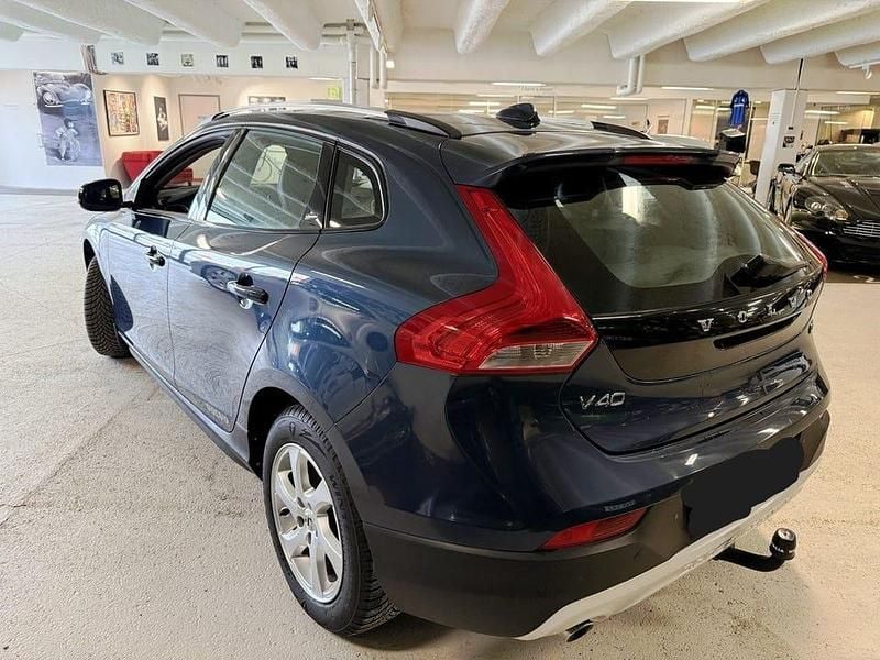 Begagnad Volvo V40 CC Momentum 150 HK (110 kW) 2017 Blå Kombi
