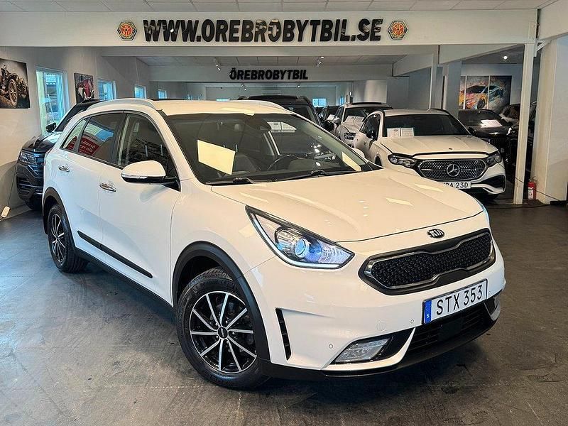 Vit Begagnad 2018 Kia Niro Advance SUV | 189 900 kr (Marknadspris) - Bild 1/4