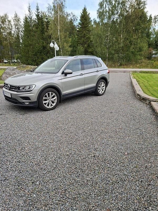 Silver Begagnad 2018 VW Tiguan SUV | 205 000 kr (Bra pris) - Bild 1/4