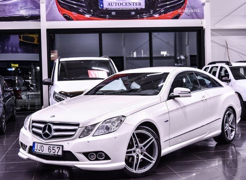 Vit Begagnad 2010 Mercedes E350 AMG Sportkupé | 139 900 kr (Marknadspris) - Bild 1/4