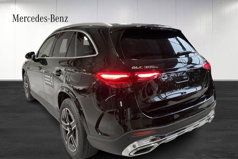 Ny Mercedes GLC300e 2025 Svart SUV