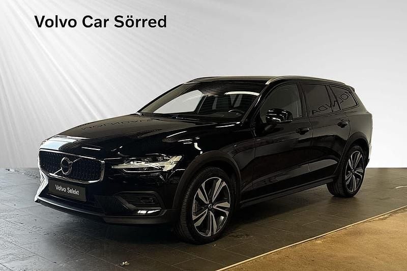 Begagnad 2022 Volvo V60 CC Kombi | 364 900 kr (Bra pris) - Bild 1/3