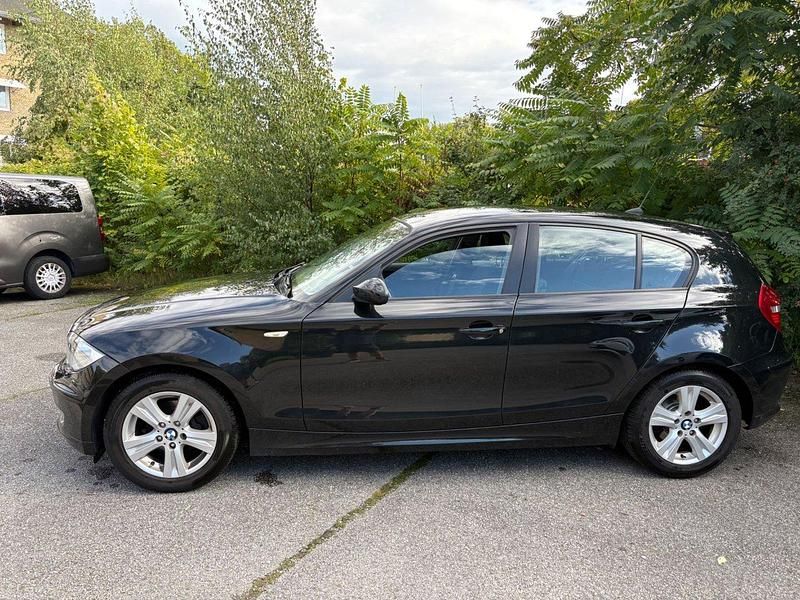 Svart Begagnad 2008 BMW 116 Advantage Halvkombi | 69 900 kr (Lite dyr) - Bild 1/4