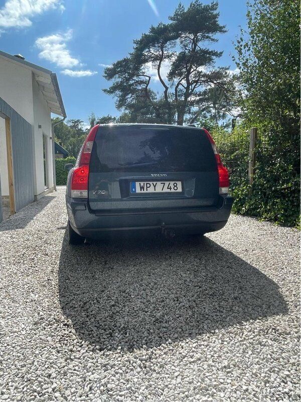 Blå Begagnad 2005 Volvo V70 Kinetic Kombi | 16 900 kr (Bra pris) - Bild 1/4