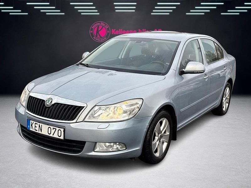 Ljusblå Begagnad 2009 Skoda Octavia Elegance Halvkombi | 36 900 kr (Lite dyr) - Bild 1/4