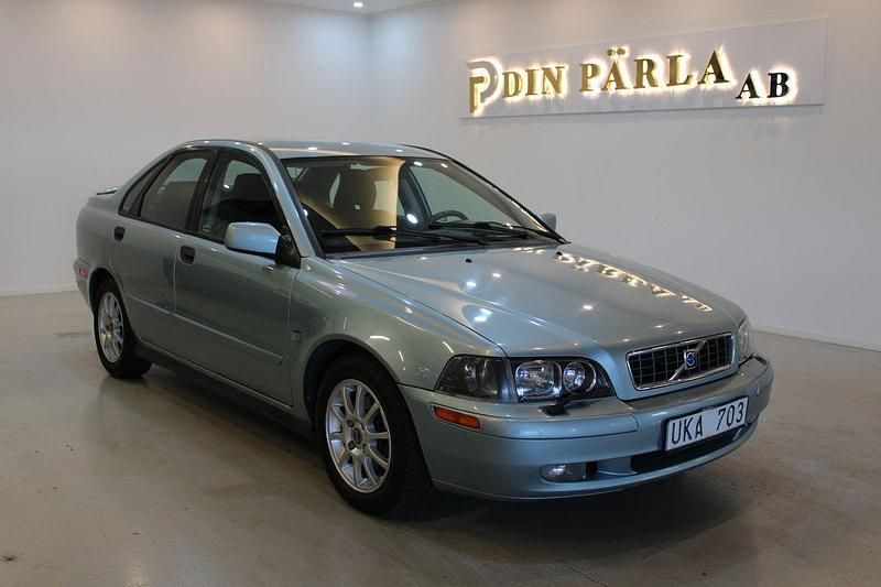 Ljusgrön (grön) Begagnad 2004 Volvo S40 Sedan | 29 900 kr (Marknadspris) - Bild 1/4