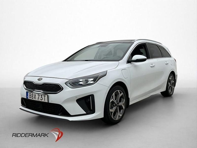 Begagnad Kia Ceed Advance 141 HK (103 kW) 2021 Vit Halvkombi