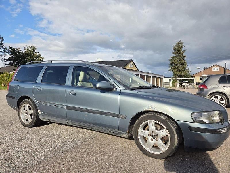Grön Begagnad 2001 Volvo V70 Business Edition Kombi | 28 000 kr (Lite dyr) - Bild 1/4