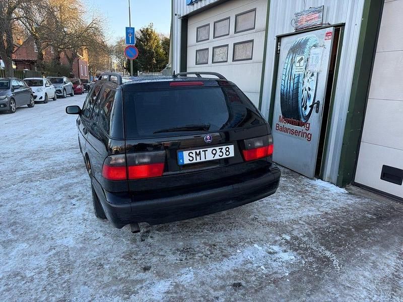 Begagnad Saab 9-5 150 HK (110 kW) 2001 Svart Kombi