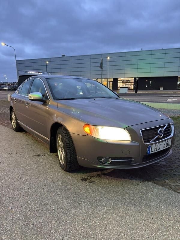 Begagnad 2007 Volvo S80 Summum Sedan | 55 000 kr (Dyr) - Bild 1/4