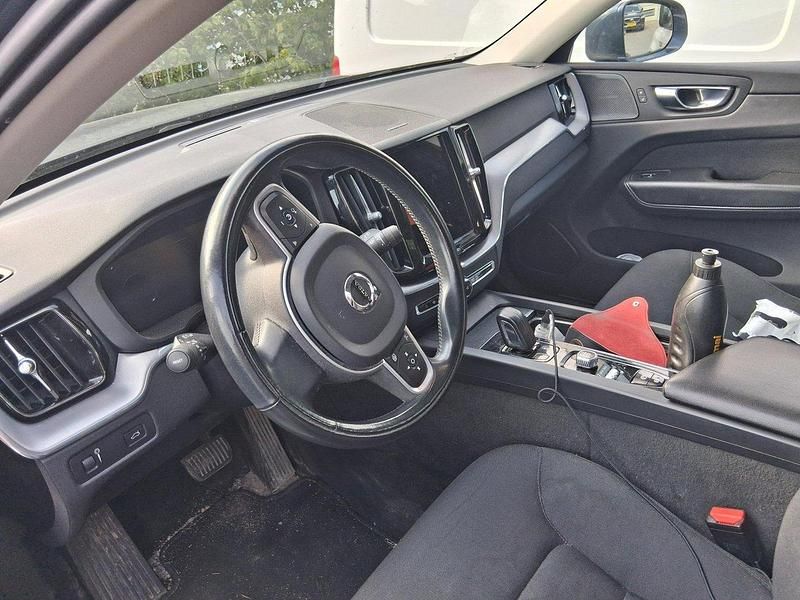 Blå Begagnad 2021 Volvo XC60 Momentum SUV | 309 900 kr (Lite dyr) - Bild 1/4