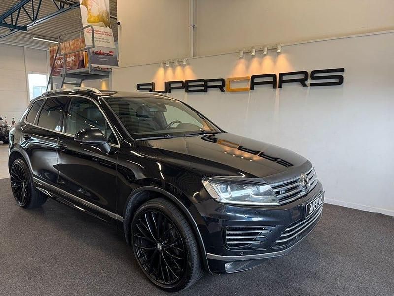 Svart Begagnad 2015 VW Touareg R-line SUV | 138 000 kr (Dyr) - Bild 1/4