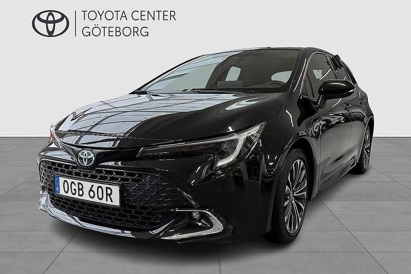 Svart Begagnad 2024 Toyota Corolla Hybrid Style Halvkombi | 289 900 kr (Marknadspris) - Bild 1/3