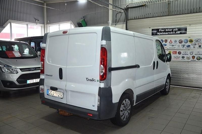 Begagnad Renault Trafic 146 HK (107 kW) 2008 Vit Minibuss