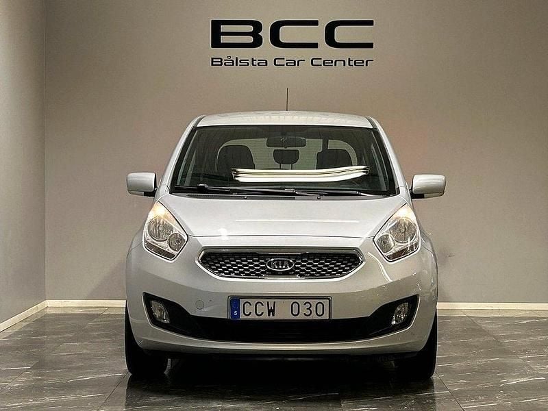 Begagnad Kia Venga Comfort 125 HK (91 kW) 2011 Silver Halvkombi