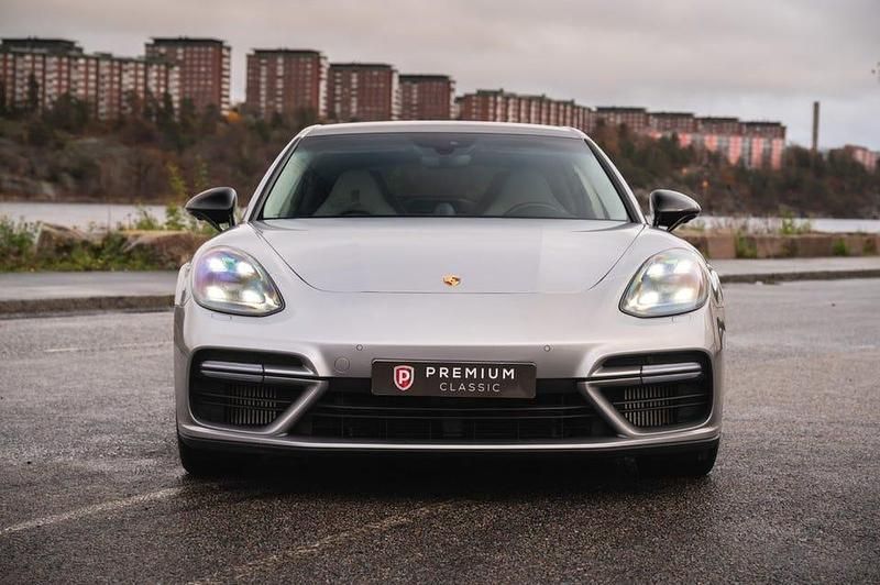 Begagnad Porsche Panamera Turbo Sport 549 HK (403 kW) 2017 Silver Sedan