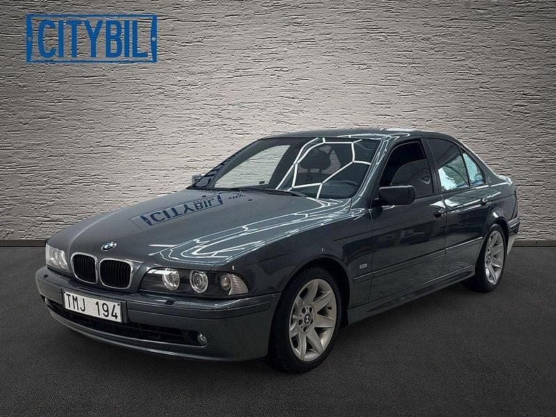 Mörkgrå Begagnad 2002 BMW 525 M Sport Sedan | 139 900 kr (Dyr) - Bild 1/4