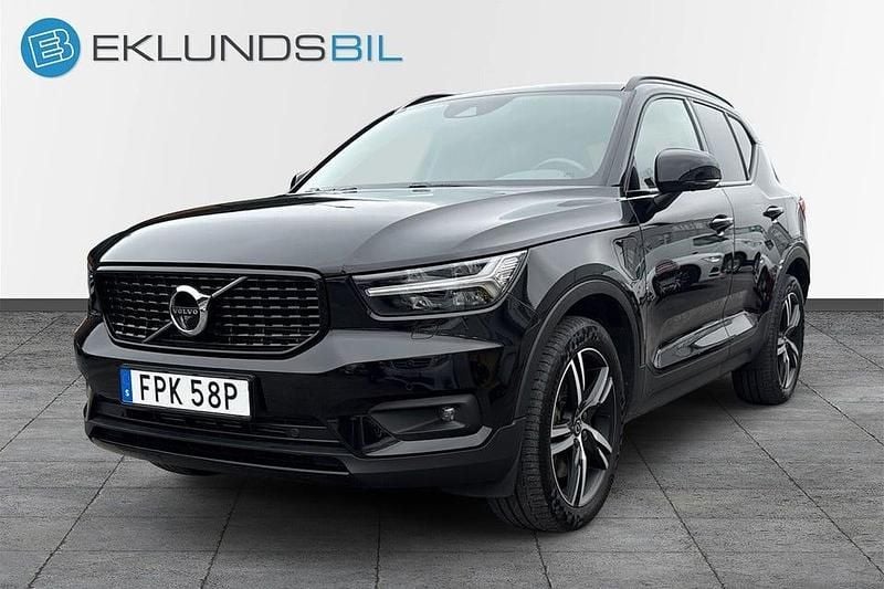 Svart Begagnad 2021 Volvo XC40 R-Design SUV | 324 900 kr (Marknadspris) - Bild 1/4