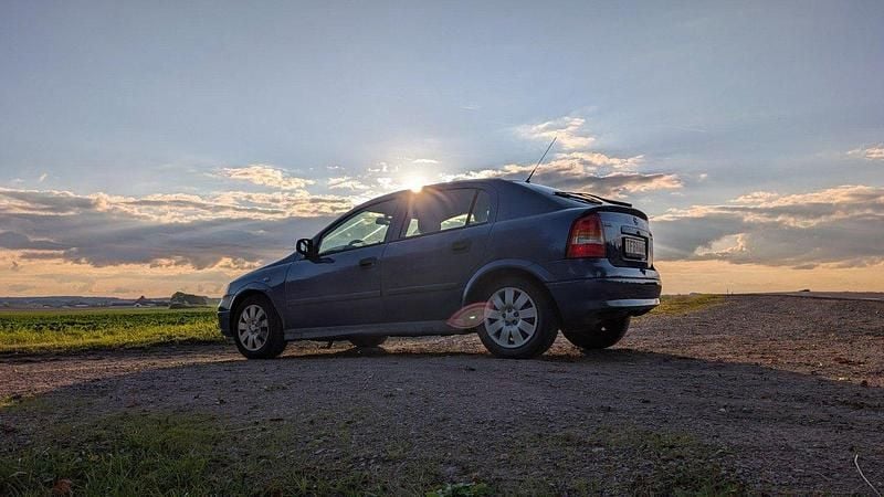 Blå Begagnad 2002 Opel Astra Halvkombi | 7 000 kr - Bild 1/4